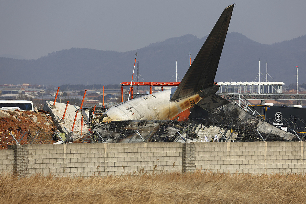 韩国客机碰撞爆炸事故已致120人死亡